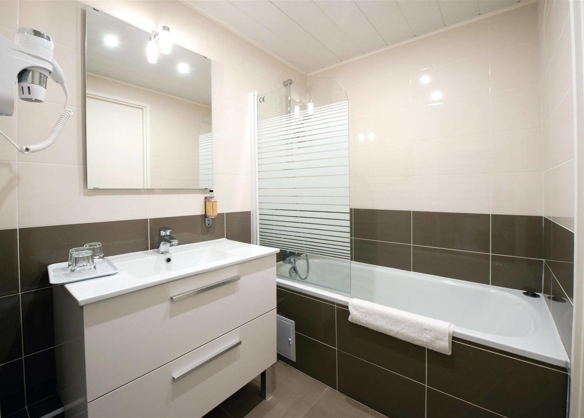 Milton Hotel Neuilly-Plaisance Zewnętrze zdjęcie